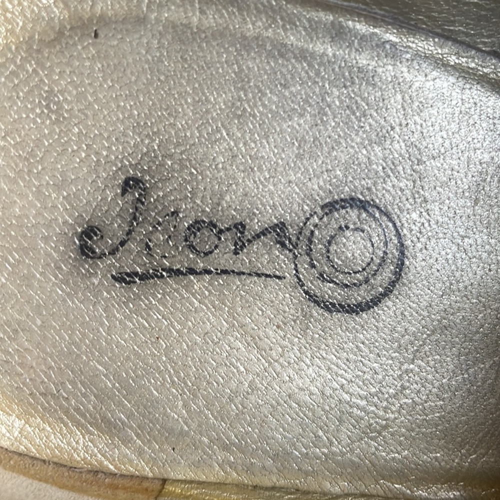 Shoes - Picture 7 of 9